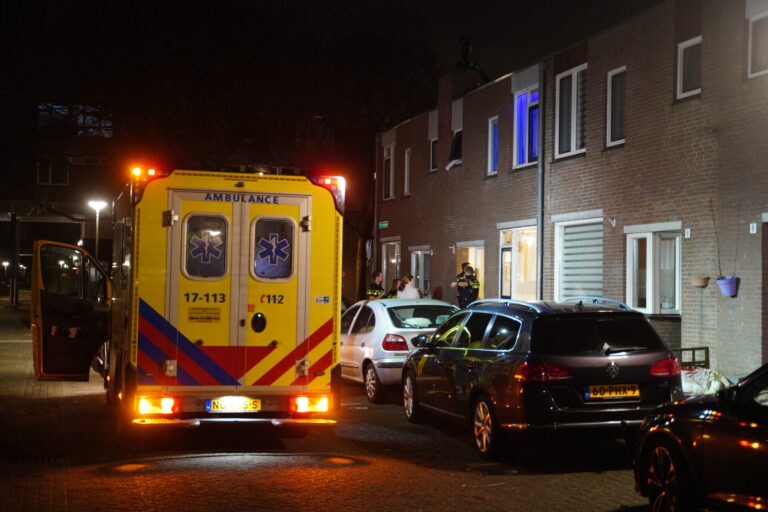 Jongeman uit het niets in zijn arm gestoken Ehrensteindam Rotterdam