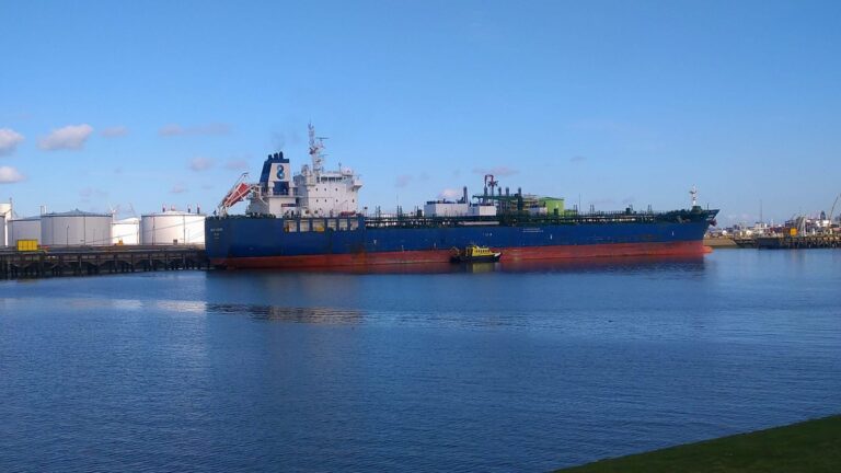 Onderzoek naar explosie chemicaliëntanker in Europoort