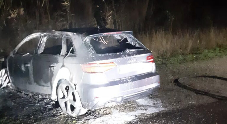 Auto in brand gestoken Konijnenplaats Bergschenhoek
