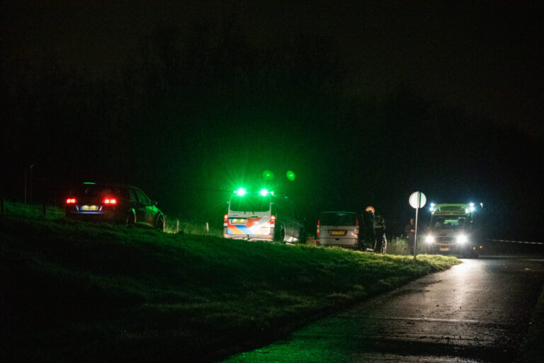 EOD onderzoekt explosief materiaal Papendijk Spijkenisse