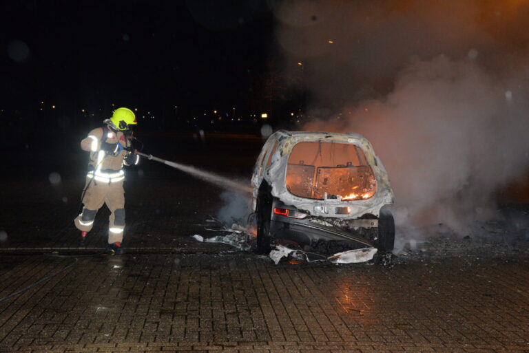 Elektrische auto uitgebrand op parkeerplaats Het Hoge Land Berkel en Rodenrijs