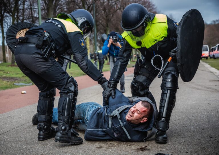 OM vervolgt twee agenten na politieoptreden tijdens demonstratie op Malieveld Den Haag