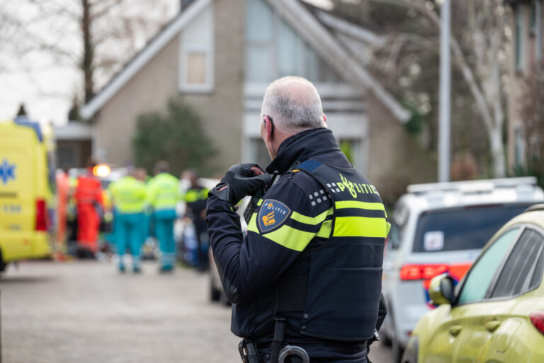 Vrouw overleden na steekpartij Molenstraat Abbenbroek (video)