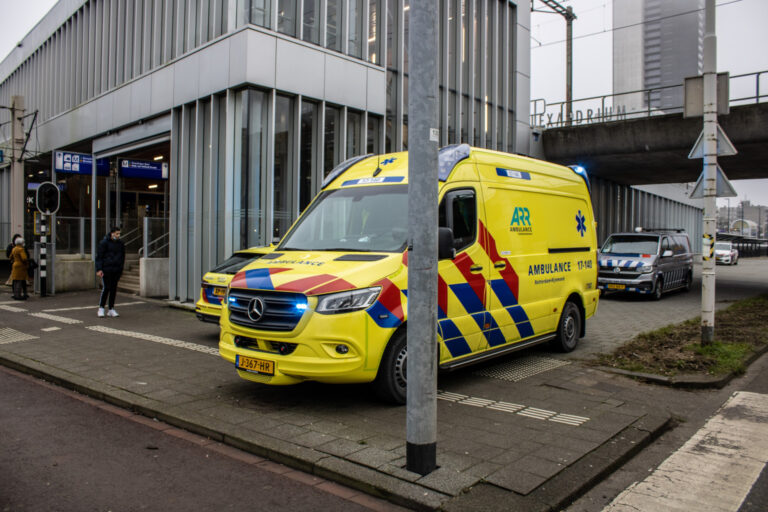 Metroverkeer tijdelijk stilgelegd na val op spoor bij Prins Alexanderlaan