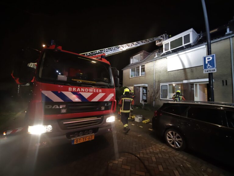 Brandweer blust schoorsteenbrand Iependaal Gouderak