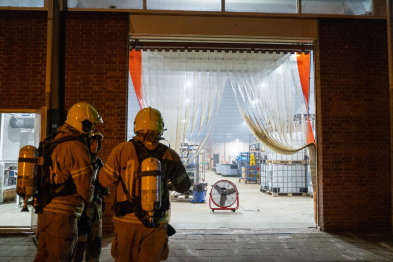 Grote opschaling voor brand in loods Schiedam