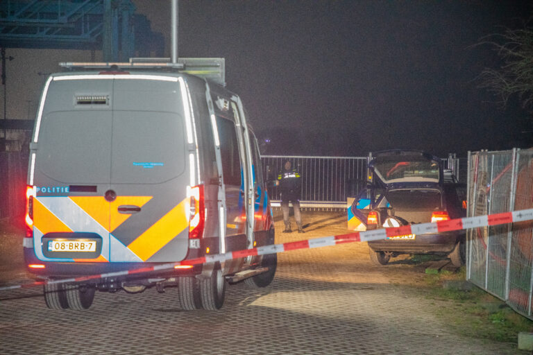 Politieauto crasht bij achtervolging Leidse Schouw Alphen aan den Rijn