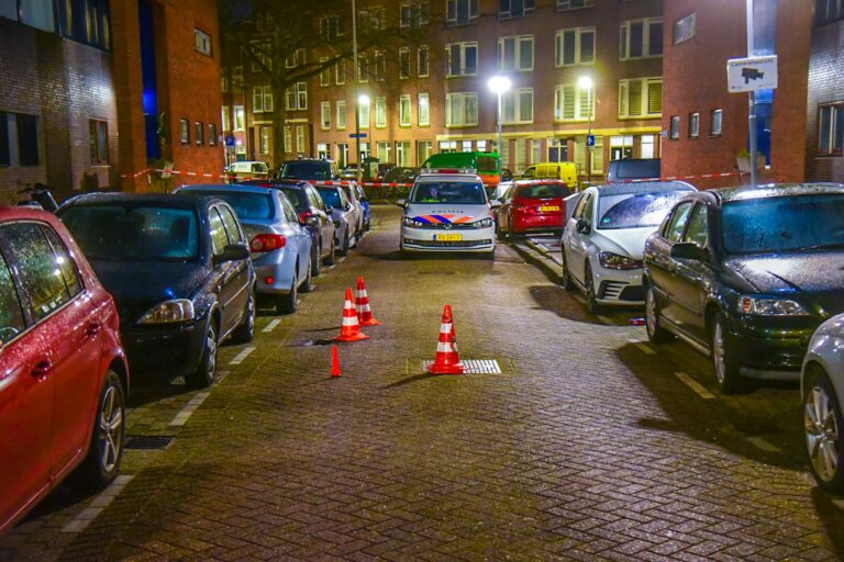 Woning beschoten Kegelstraat Rotterdam, explosief onder auto gevonden