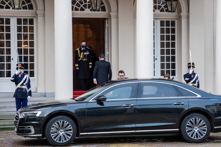 Nieuw kabinet beëdigd door Koning op paleis