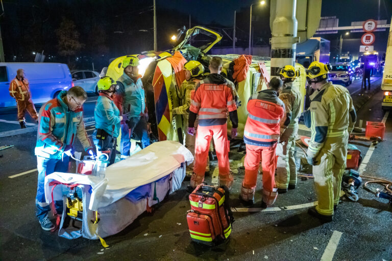 Forse verkeershinder rondom Den Haag na ongeval met ambulance (video)