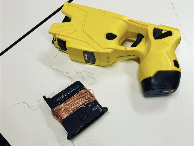 Politie zet stroomstootwapen in bij aanhouding verdachte burenruzie Spaansebocht Rotterdam