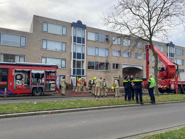 Woningen ontruimd na brand in appartement Evenaar Rotterdam