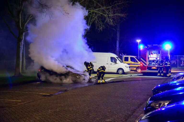 Auto verwoest door brand Park Vossendijk Hoogvliet
