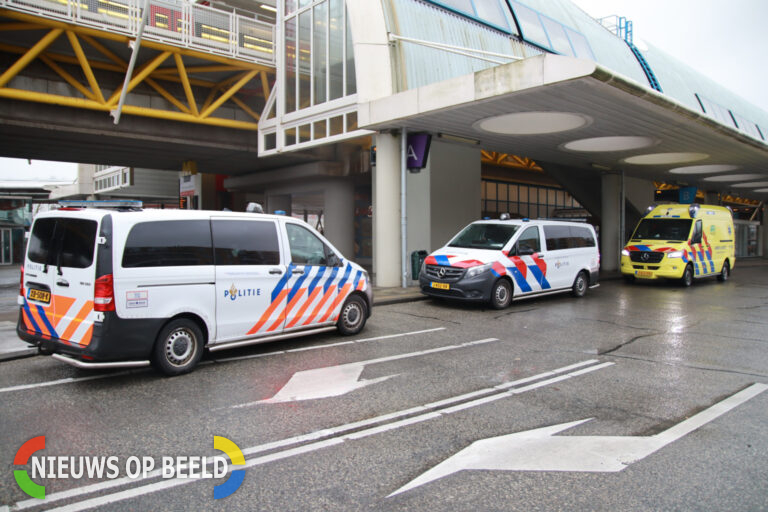 Zwaargewonde na steekpartij in bus in Spijkenisse