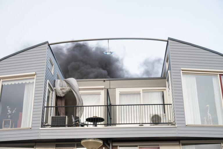 Grote brand met veel rook Driesprong Zuidland