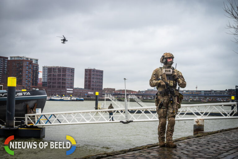 De luchtmacht oefent in het centrum van Rotterdam