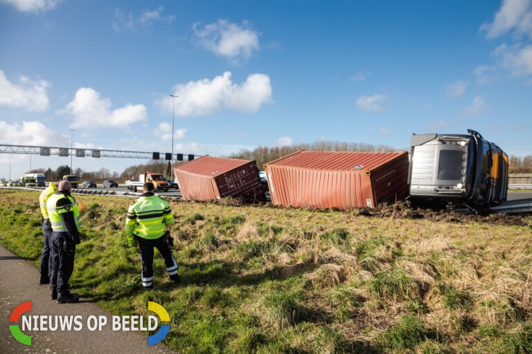 Ravage na ongeval met vrachtwagen A4 Stompwijk