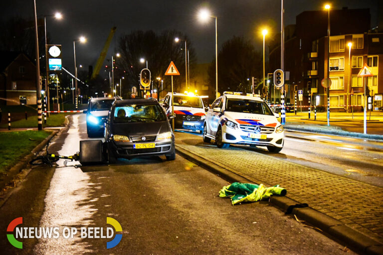 Maaltijdbezorger zwaargewond na aanrijding met auto Doklaan Rotterdam