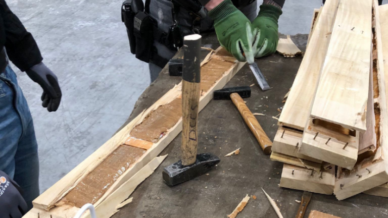 Douane vindt cocaïne in palletplankjes in Rotterdamse Haven