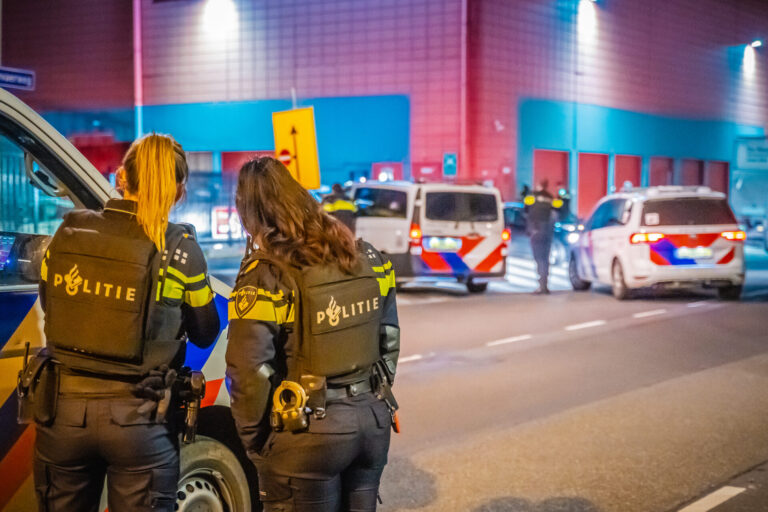 Politie lost waarschuwingsschot na steekpartij Schuttevaerweg Rotterdam
