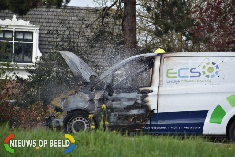 Bedrijfsbus in brand bij tankstation in Bleiswijk