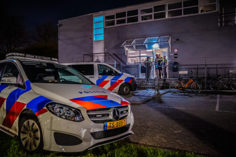 Man zwaargewond na steekpartij in hulpverleningsinstelling Noorderkanaalweg Rotterdam