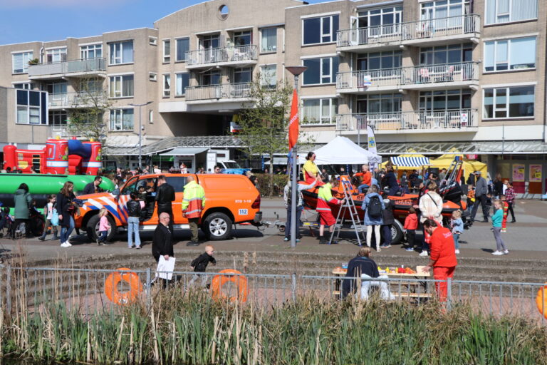 Veiligheidsdag Rotterdam Ambachtsplein druk bezocht