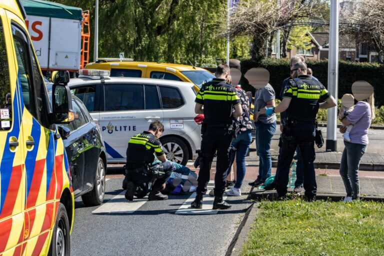 Gewonde na aanrijding tussen auto en fiets De Sprong Hellevoetsluis