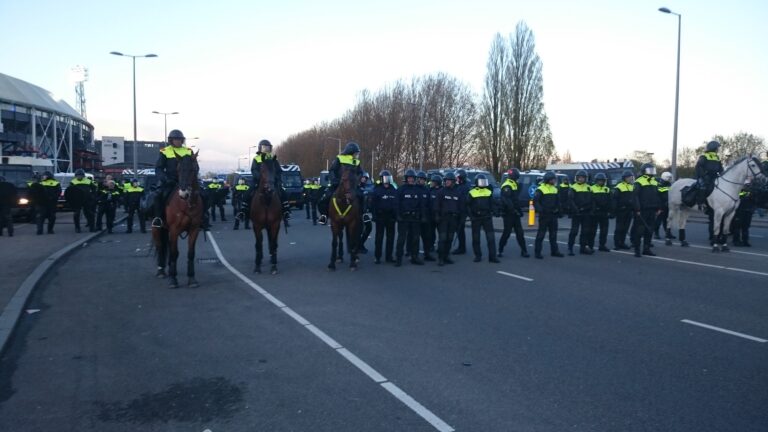 48 supporters Marseille aangehouden door Rotterdamse Politie