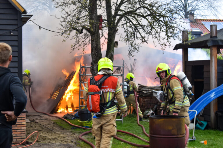 Schuur volledig verwoest door brand Tuinstraat Krimpen aan den IJssel