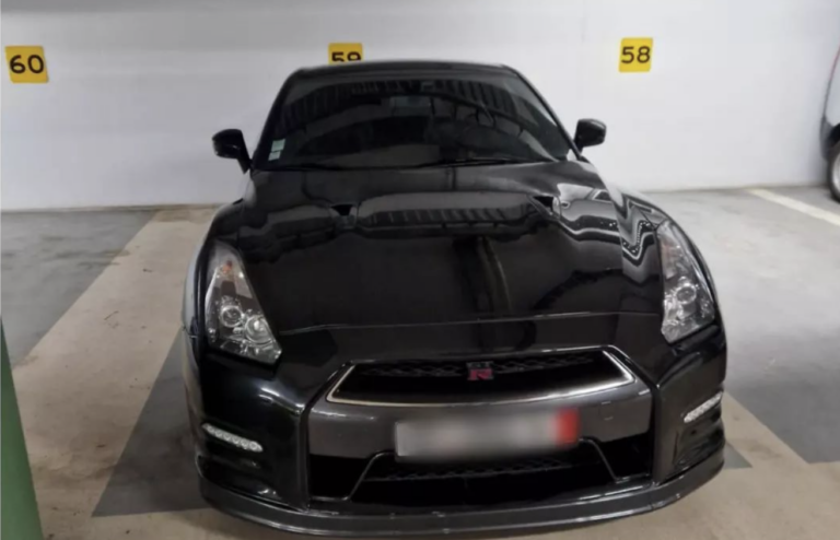 Politie neemt Nissan GT-R in beslag bij snelheidsovertreding Maasboulevard Rotterdam
