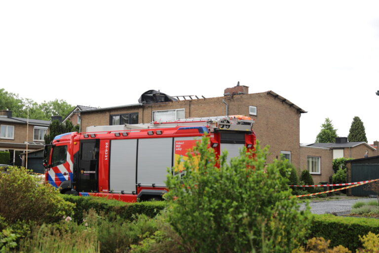 Daken van huizen gerukt in Beek en Spaubeek na noodweer