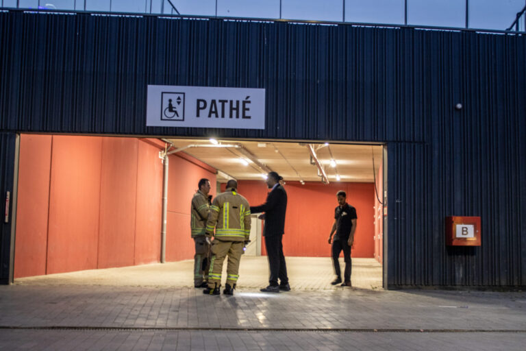 Persoon onwel na goedje in lift Pathé Schiedam