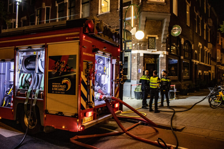 Brandweer blust brand n café Middellandplein Rotterdam