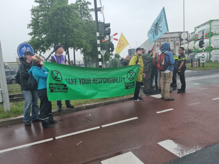 Politie houdt meerdere actievoerders van Extinction Rebellion aan