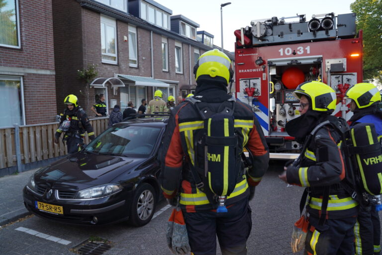 Bewoners blussen eigen brand in keuken Naardermeer Rotterdam