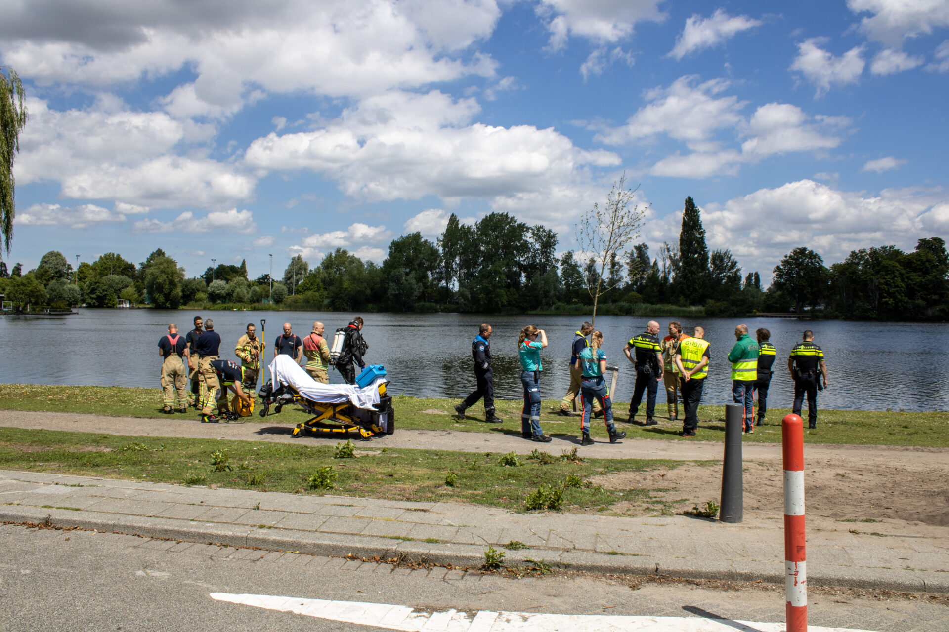 Hulpverleners rukken uit voor loopfietsje in water Bergse Plas Rotterdam