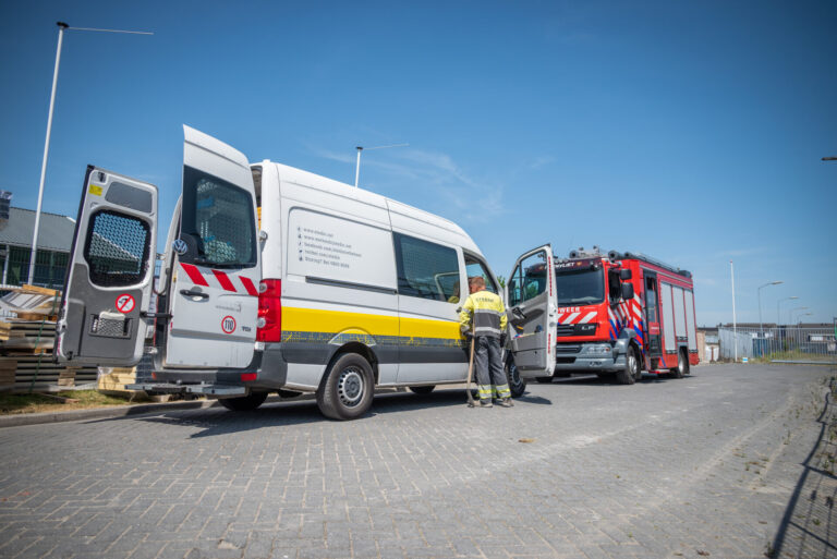 Brandweer rukt uit voor losgetrokken gasleiding Raadsherenhoek Zuidland