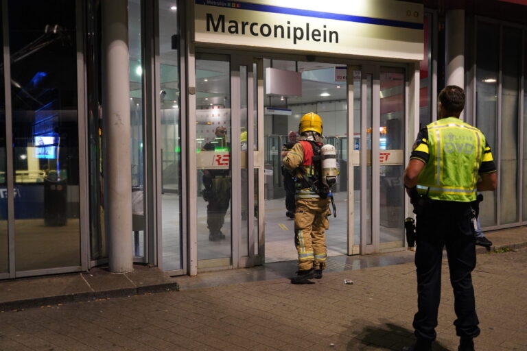 Remmen in brand van metro Marconiplein Rotterdam