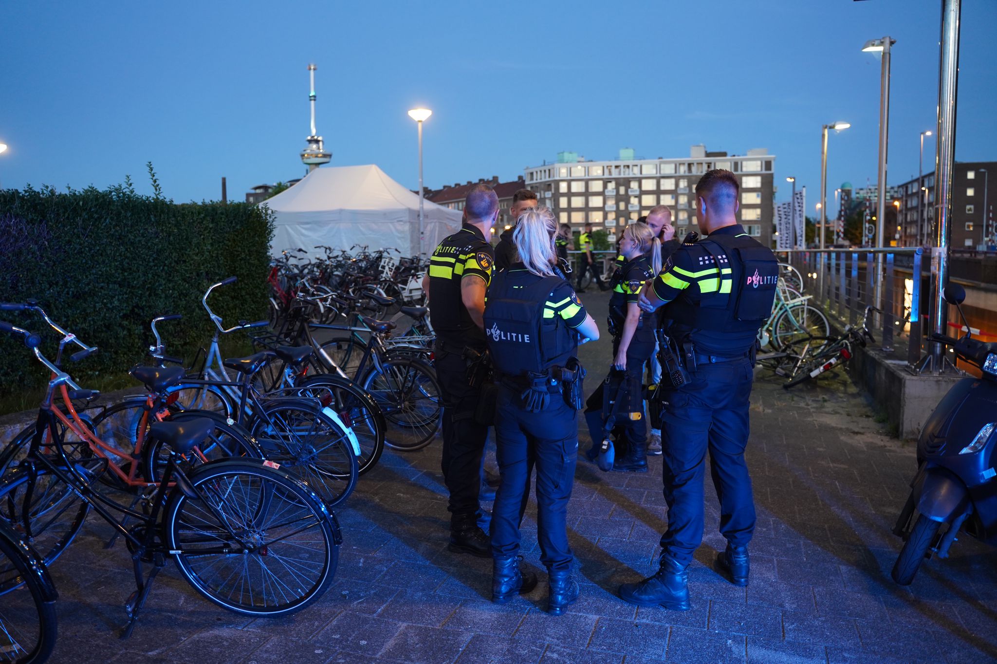 Man Overleden Bij Schietpartij Nabij Metrostation Coolhaven In ...