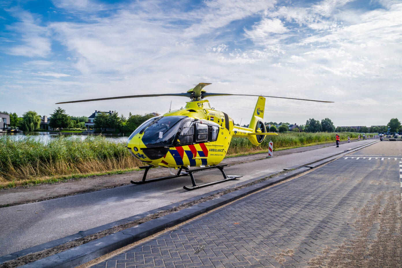 Traumahelikopter Geland Voor Medische Noodsituatie Brandingdijk ...