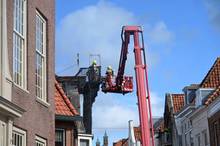 Brandweer uitgerukt voor grote brand in kerk Nobelstraat Brielle