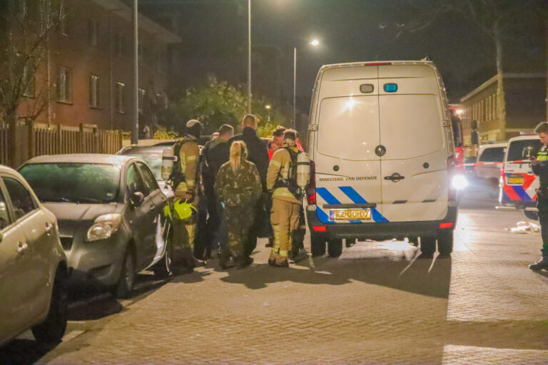 Mogelijk explosief tegen voordeur van woning Geertruidenbergstraat Rotterdam