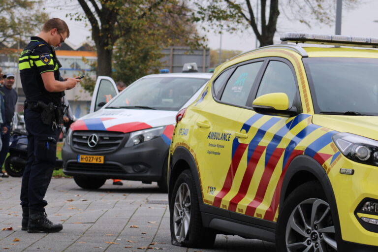 Ambulance betrokken bij ongeluk Melissantstraat Rotterdam
