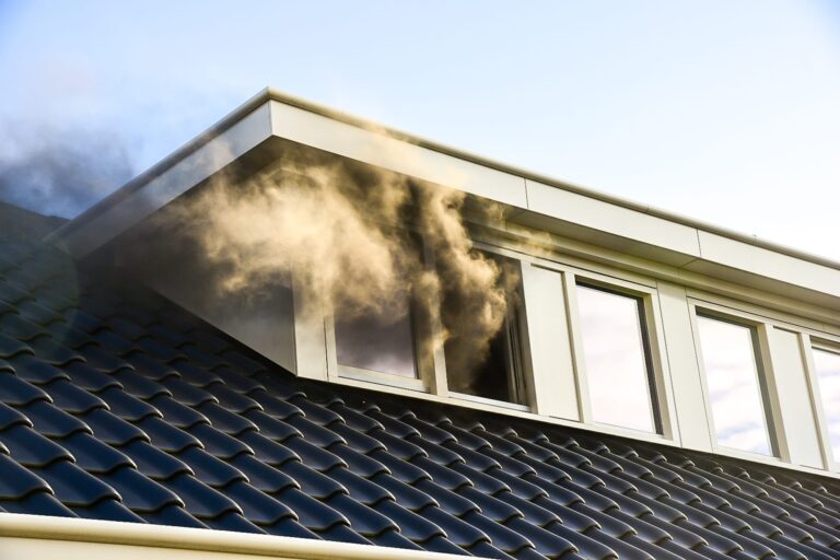 Flinke brand op zolder Willem de Kooning Allee Rhoon