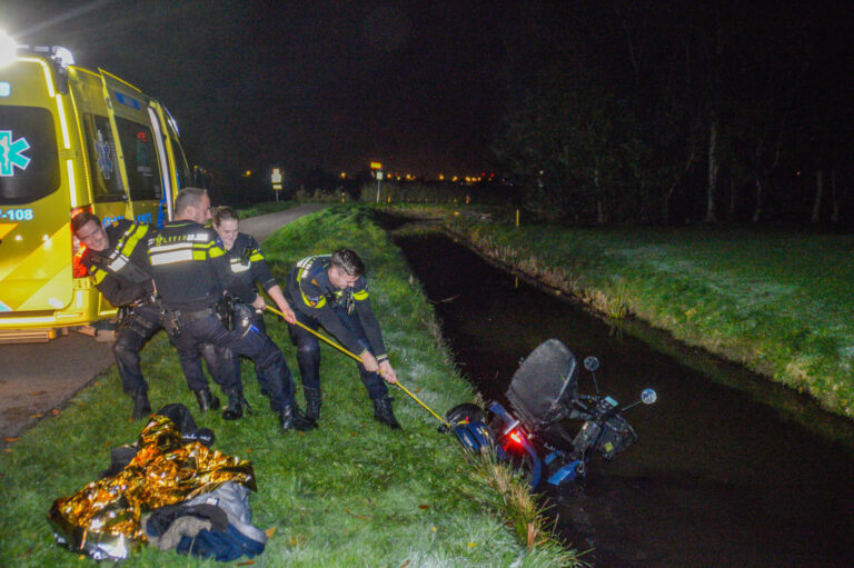 Man raakt met scootmobiel te water Zuidbuurt Vlaardingen
