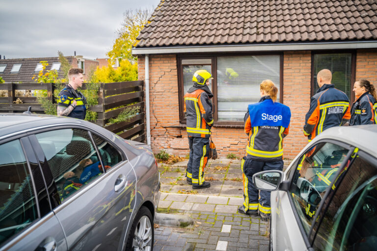 Automobilist ramt gevel Kroonkruid Nieuwerkerk aan den IJssel