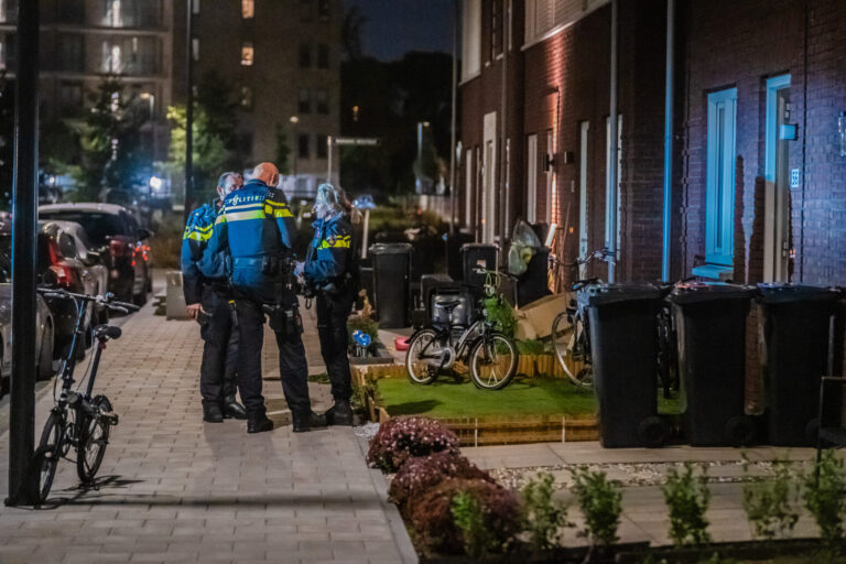 Politie onderzoekt mogelijke schietpartij woning Olympiaweg Schiedam (video)