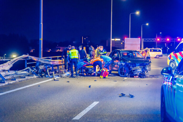 Inzittenden auto overleven bizar ongeval A16 Rotterdam Terbregseplein