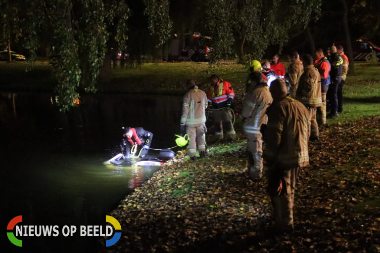 Deelscooter in het water doet brandweer uitrukken Kromme Zandweg Rotterdam